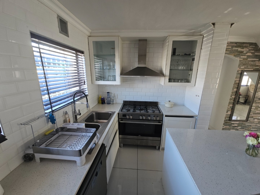 4 Bedroom Property for Sale in Marina Da Gama Western Cape